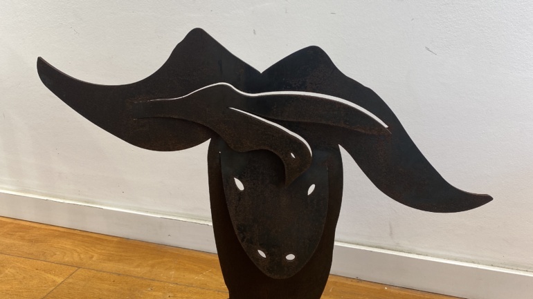 Menashe Kadishman - Bind - Iron sculpture- 465x54 cm