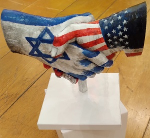 Eli-Cohen-Handshake-acryl-on-resin-molding-19-x-15-x-21-cm.