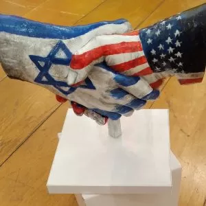 Eli-Cohen-Handshake-acryl-on-resin-molding-19-x-15-x-21-cm.